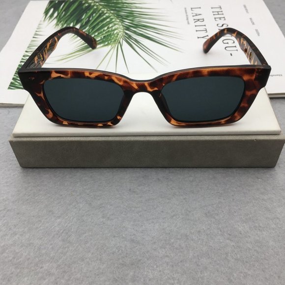 Fashion Sunglasses for Women and Men - Picture 4 of 6